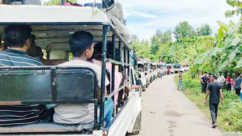ফিরেছেন সাজেকে আটকে পড়া পর্যটকরা