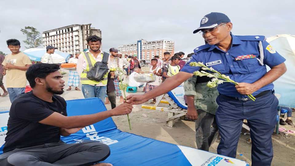 পর্যটকের নিরাপত্তায় মাঠে ট্যুরিস্ট পুলিশ