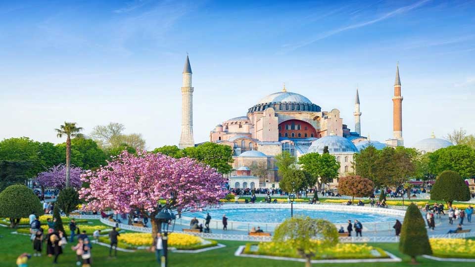 Turkey's tourism breaks records despite global challenges