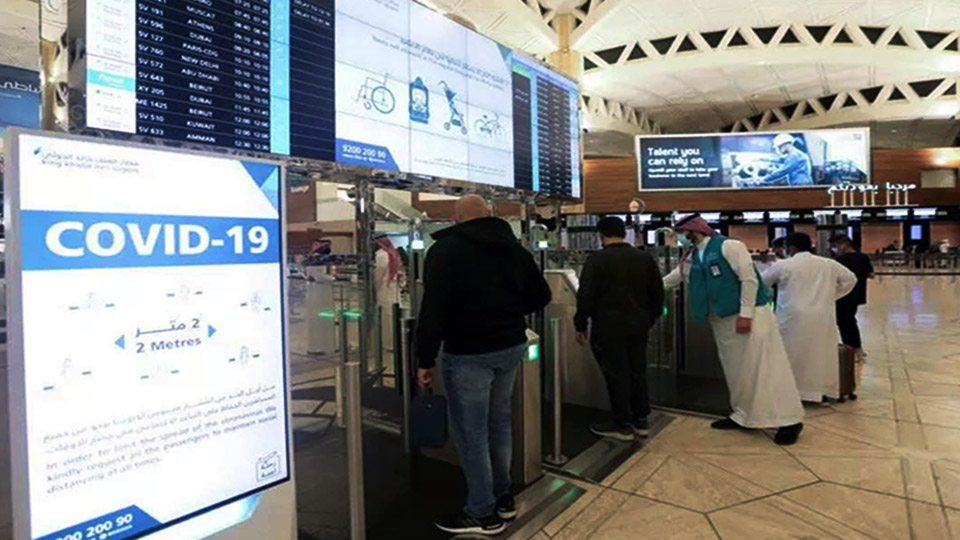 UAE bans int’l travel for non-vaccinated residents