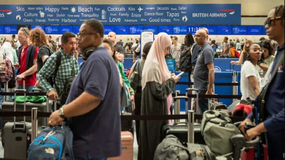 UK airports brace for busiest Christmas travel