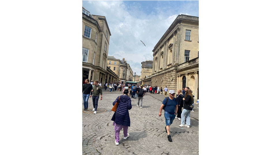 UK Targets 43.4 Million Int. Visitors in 2025