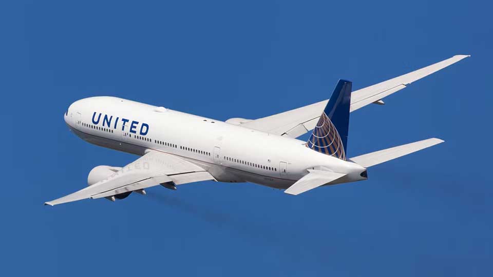 United airlines flight declares mayday after takeoff