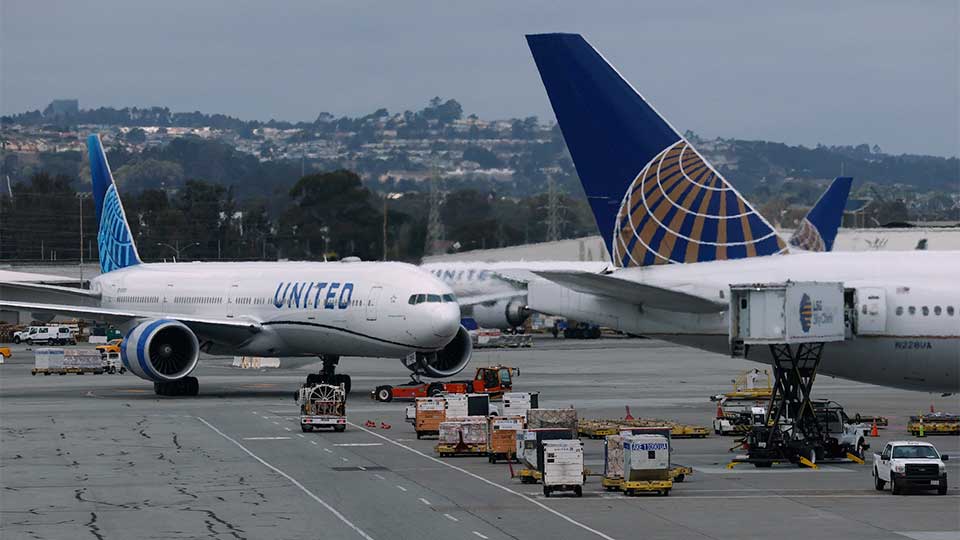 United airlines jets collide at Chicago airport