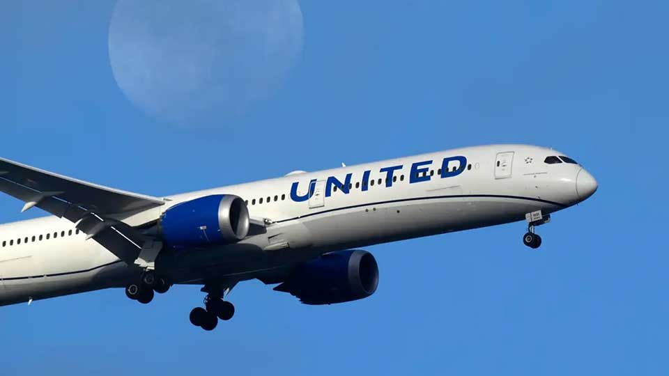 Bomb threat forces United Airlines flight to divert to Chicago