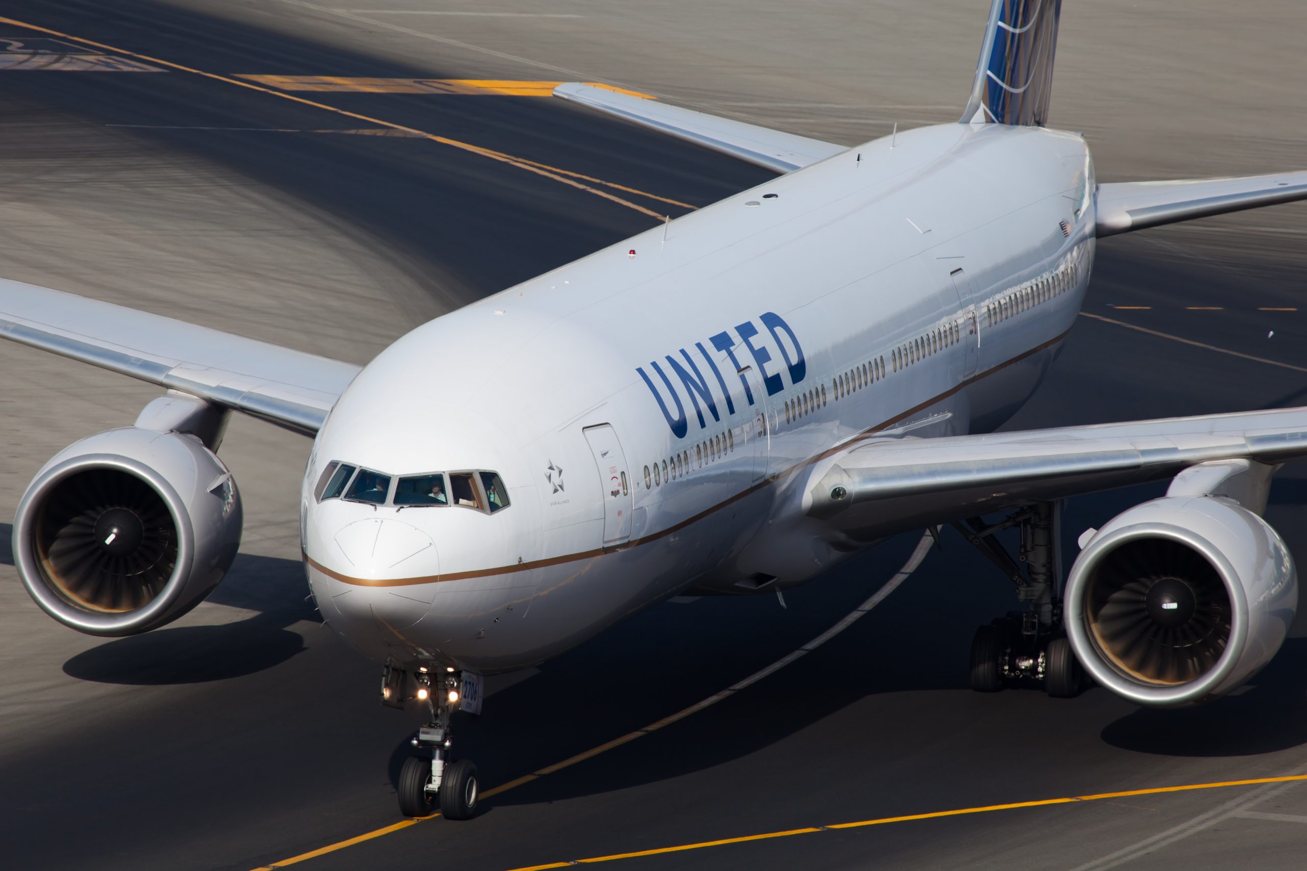 Rowdy passenger partially opened door of United Airlines plane