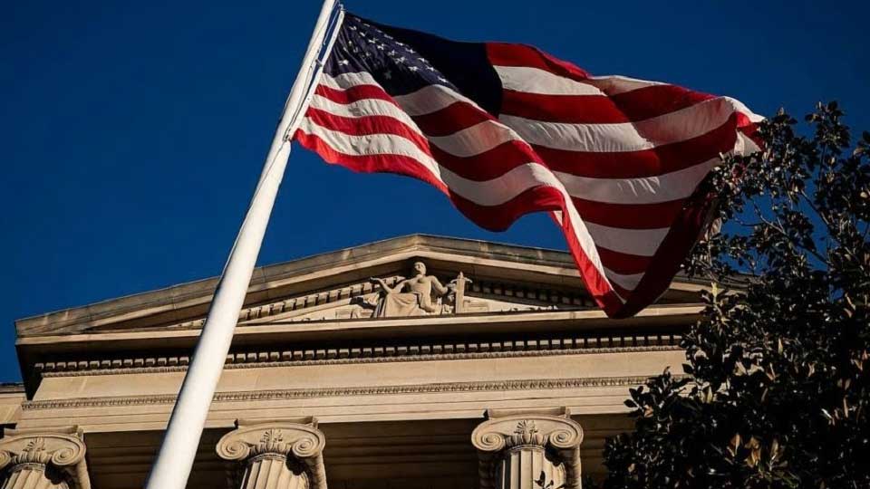 যুক্তরাষ্ট্রে ভ্রমণ নিষেধাজ্ঞার ঝুঁকিতে আরও ৩০ দেশ