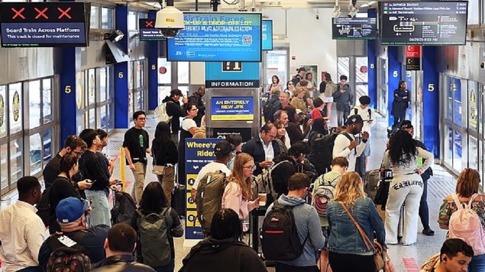 US shutdown causes major airport chaos