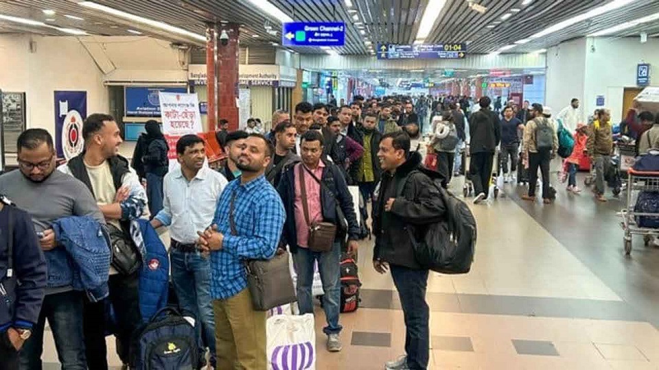 ফ্লাইট বাতিল, ভিসা শেষ—সরকার দেবে সহায়তা
