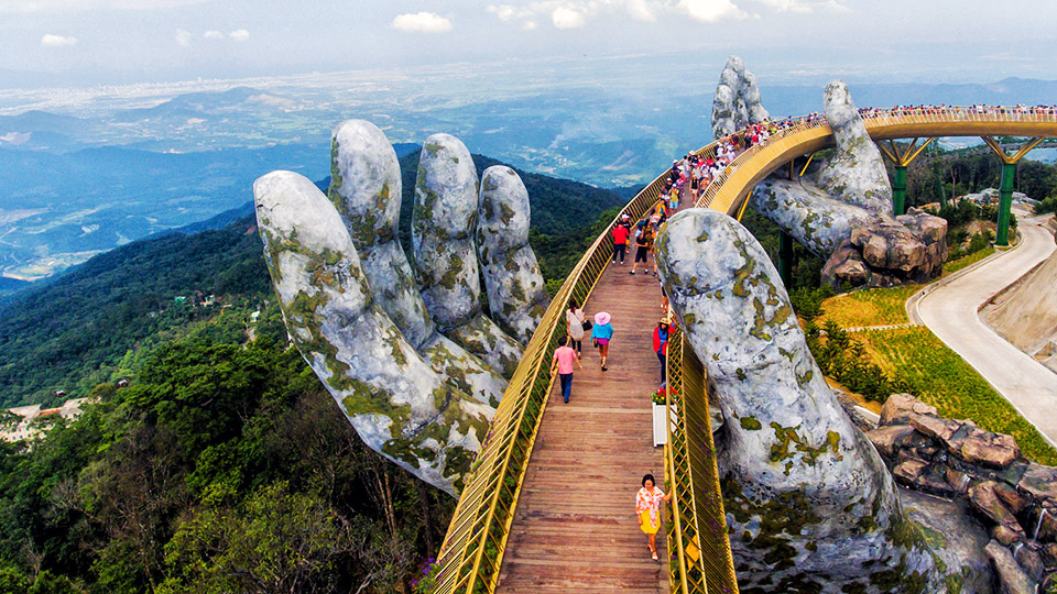 Vietnam proposes full reopening to int’l tourists from March