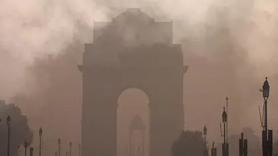 বিপজ্জনক বায়ুদূষণ: দিল্লিতে হোম অফিস চালু