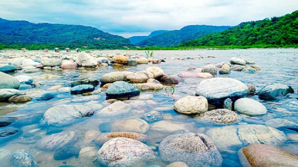 সাদা পাথর ফিরছে নিজ ঠিকানায়