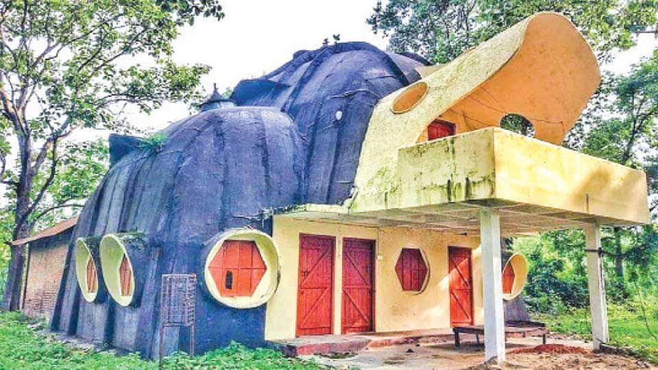 ঐতিহ্যের সাক্ষী চট্টগ্রামের 'হাতির বাংলো' 