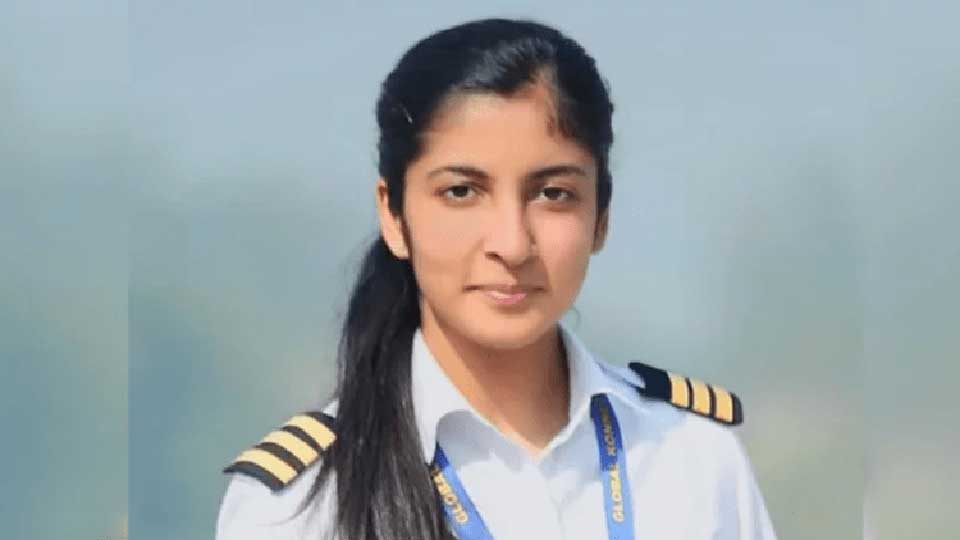 নিরামিষ খেতে বাধ্য করায় নারী পাইলটের ‘আত্মহত্যা’
