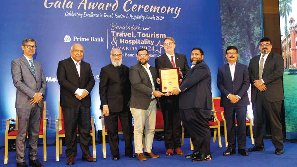 Discovery Tours and Logistic scoops Leading Outbound Tour Operator award