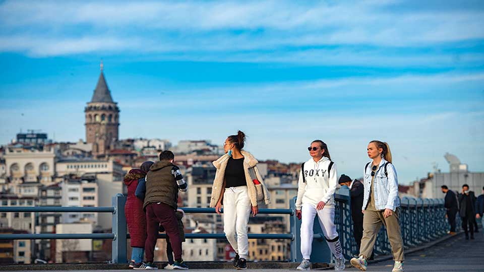 Turkiye earns USD 21.7bn from tourism in H1 2023