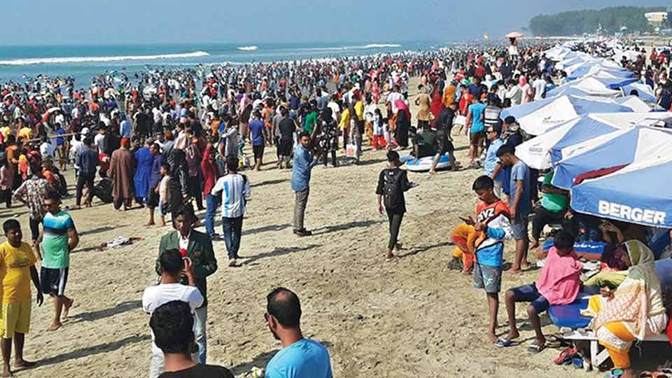 Cox's Bazar brims with domestic travelers in winter
