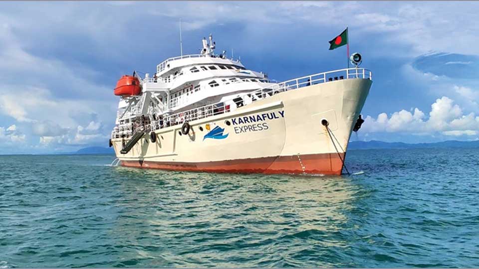 Tourist launch service resumes on Cox's Bazar-Saint Martin route