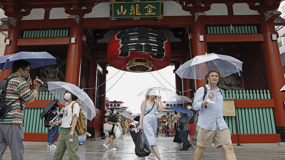 Japan allows entry of non-guided visitors on package tours